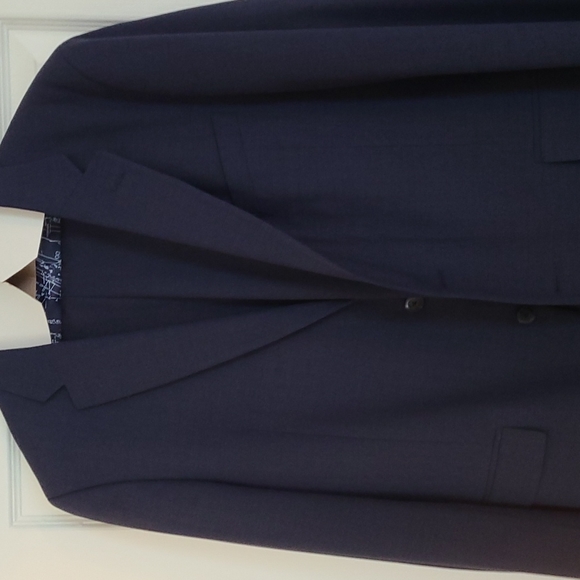 Suit - Picture 1 of 4